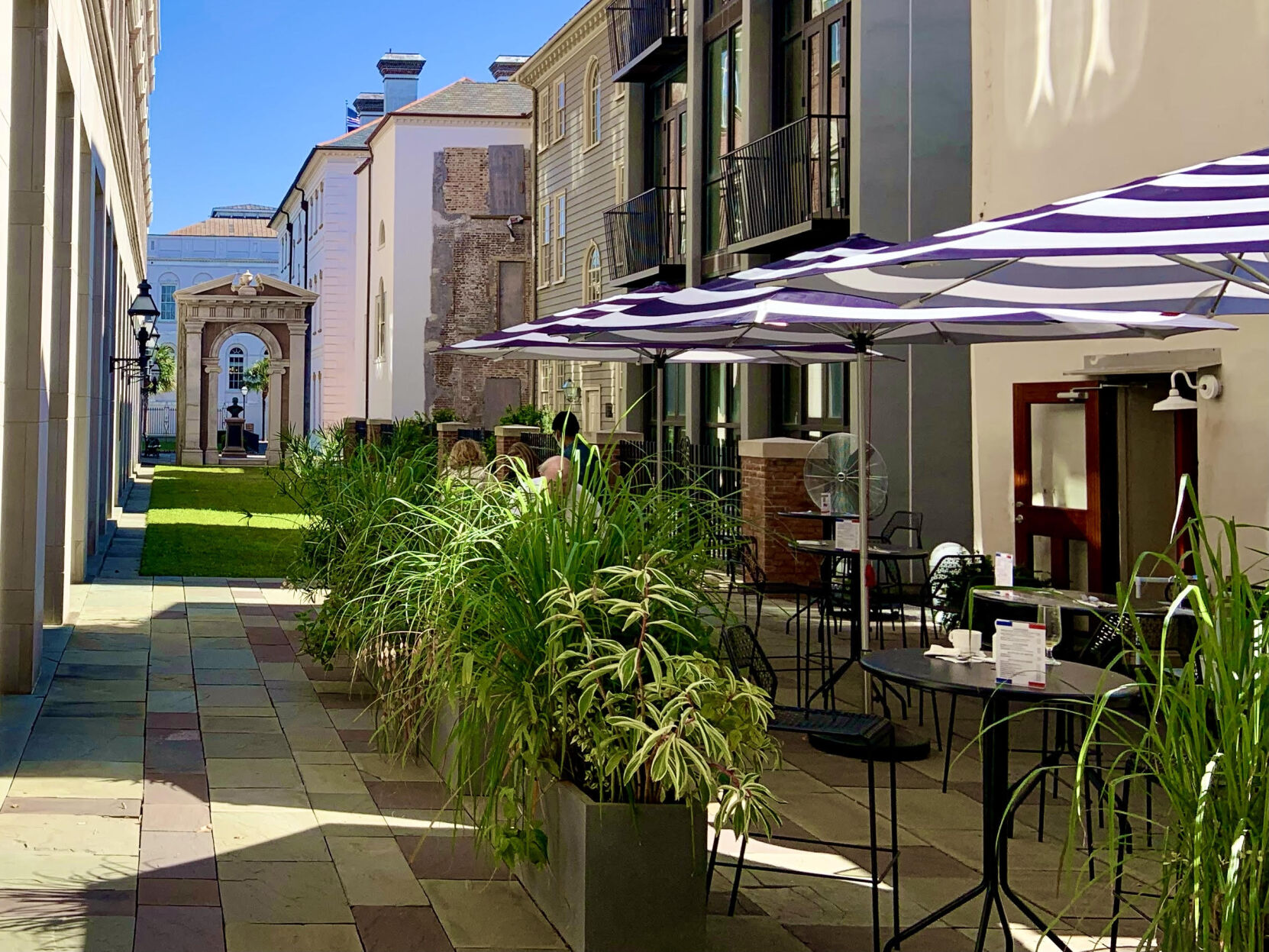 Fast and French patio